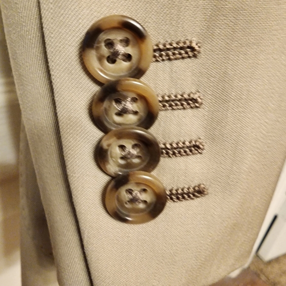 Ermenegildo Zegna tan silk/ wool suit. - Picture 6 of 15